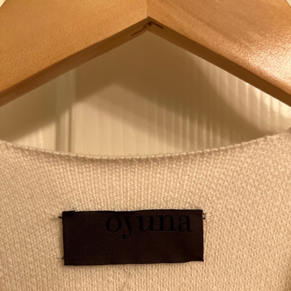 Cashmere. One of a kind Oyuna London vest. Very stylish and Elegant. - Picture 2 of 5